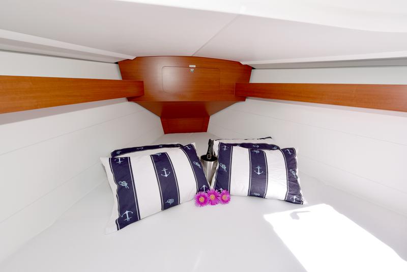 Book yachts online - sailboat - Dufour 350 GRANDLARGE - Miyabi - rent