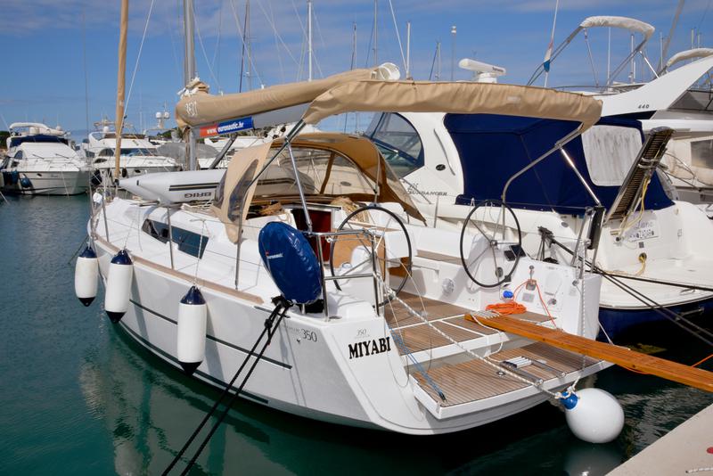 Book yachts online - sailboat - Dufour 350 GRANDLARGE - Miyabi - rent