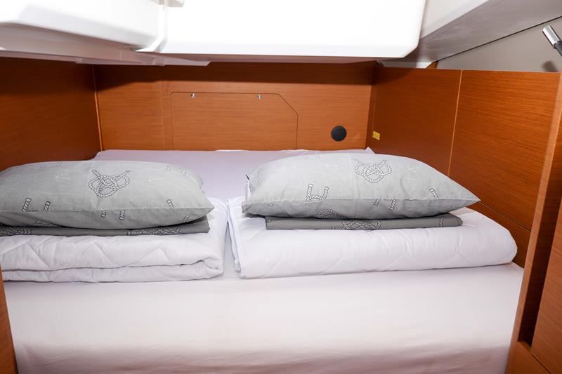 Book yachts online - sailboat - Sun Odyssey 440 - Ana   - rent