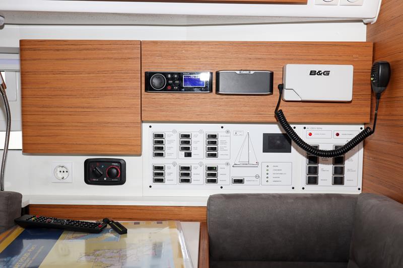 Book yachts online - sailboat - Elan 40 Impression - Black Jack - rent