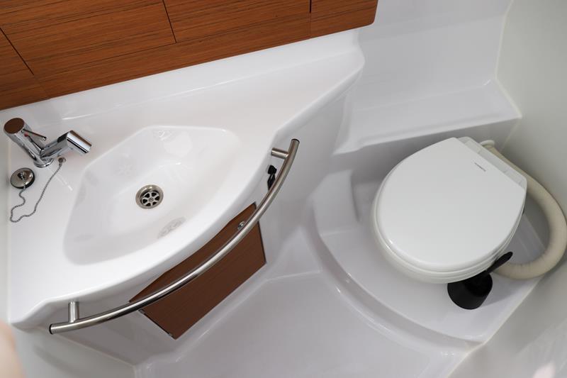 Book yachts online - sailboat - Elan 40 Impression - Black Jack - rent