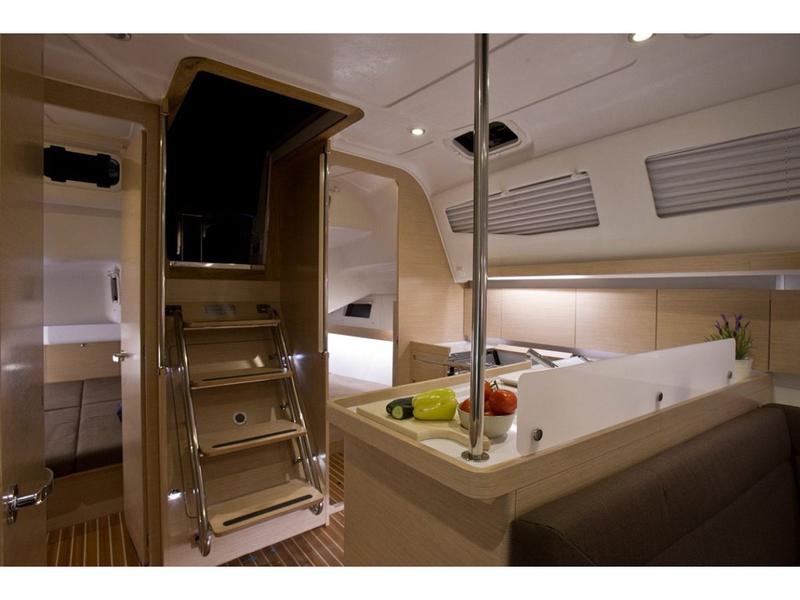 Book yachts online - sailboat - Elan 40 Impression - Black Jack - rent