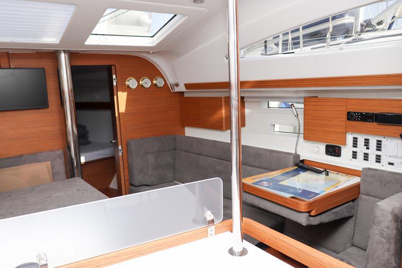 Book yachts online - sailboat - Elan 40 Impression - Black Jack - rent