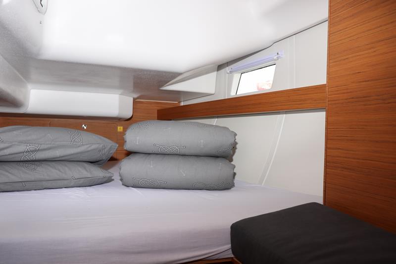 Book yachts online - sailboat - Elan 40 Impression - Black Jack - rent