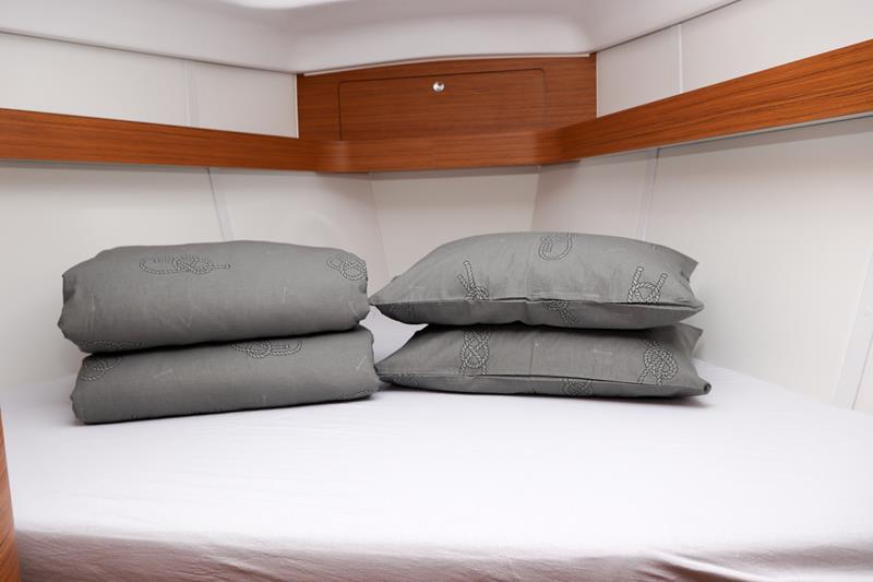 Book yachts online - sailboat - Elan 40 Impression - Black Jack - rent