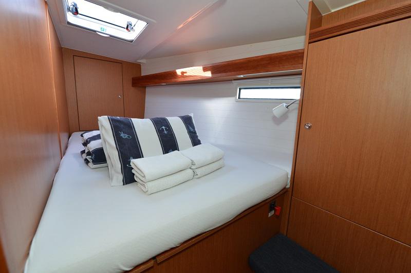 Book yachts online - sailboat - Bavaria 45 Cruiser - Enya - rent