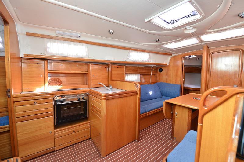 Book yachts online - sailboat - Bavaria 37 Cruiser - Morski zekan   - rent