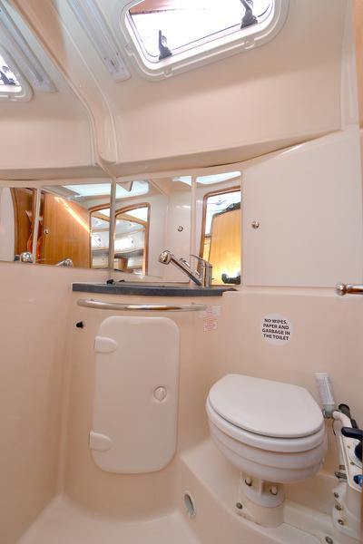 Book yachts online - sailboat - Bavaria 37 Cruiser - Morski zekan   - rent