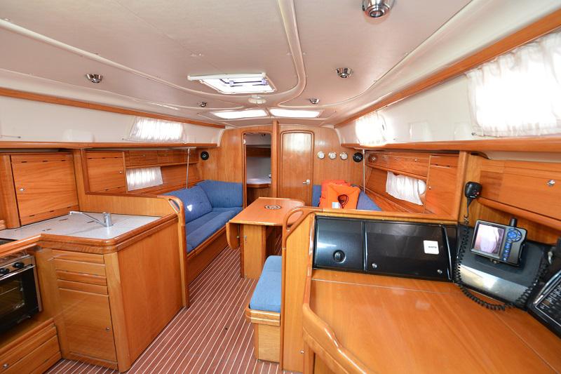 Book yachts online - sailboat - Bavaria 37 Cruiser - Morski zekan   - rent