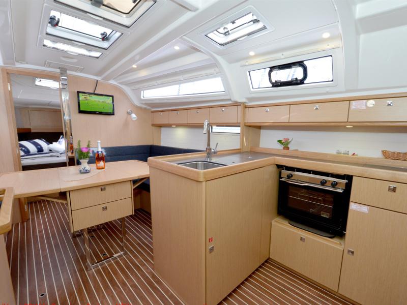 Book yachts online - sailboat - Bavaria Cruiser 37 - Prima - rent