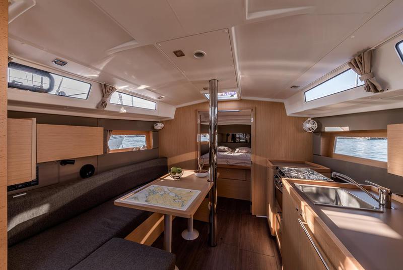 Book yachts online - sailboat - Oceanis 38.1 - Reya - rent