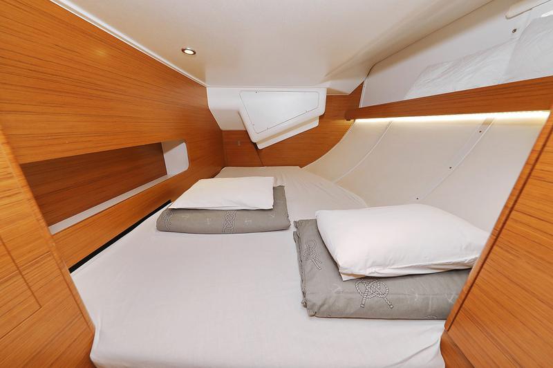 Book yachts online - sailboat - Elan 494 Impression - Luna VI  - rent