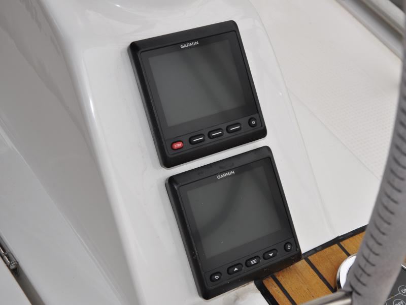 Book yachts online - sailboat - Bavaria Cruiser 37 - Polo - with bowthruster - rent