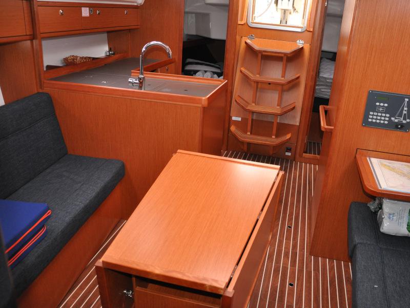 Book yachts online - sailboat - Bavaria Cruiser 37 - Polo - with bowthruster - rent