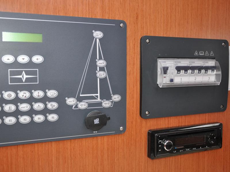 Book yachts online - sailboat - Bavaria Cruiser 37 - Polo - with bowthruster - rent