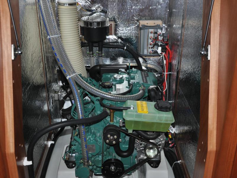 Book yachts online - sailboat - Bavaria Cruiser 37 - Polo - with bowthruster - rent