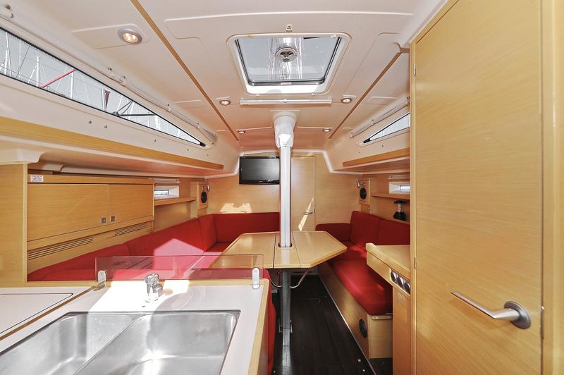 Book yachts online - sailboat - Elan 350 - Uniform - rent