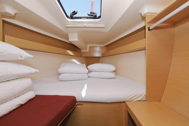 Book yachts online - sailboat - Elan 350 - Uniform - rent