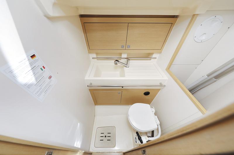 Book yachts online - sailboat - Elan 350 - Uniform - rent