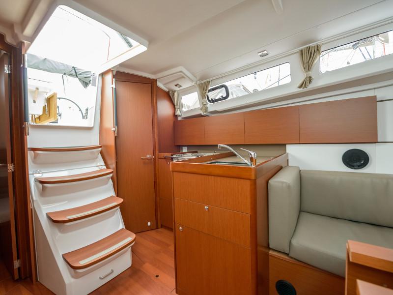 Book yachts online - sailboat - Oceanis 35.1 - Aquilo - rent