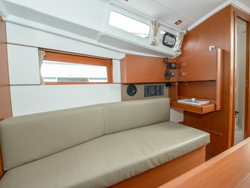 Book yachts online - sailboat - Oceanis 35.1 - Aquilo - rent