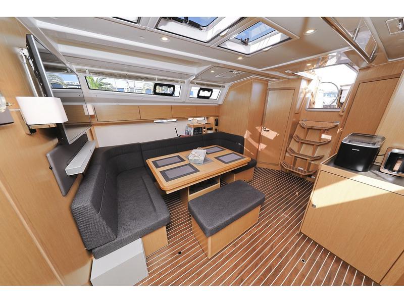 Book yachts online - sailboat - Bavaria Cruiser 46 - Andrea - rent