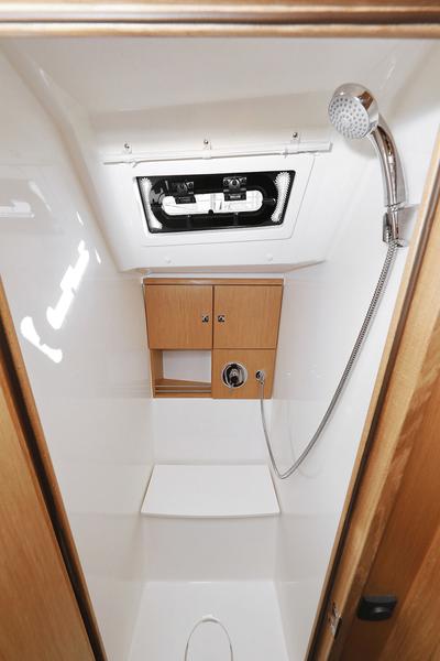 Book yachts online - sailboat - Bavaria Cruiser 46 - Andrea - rent