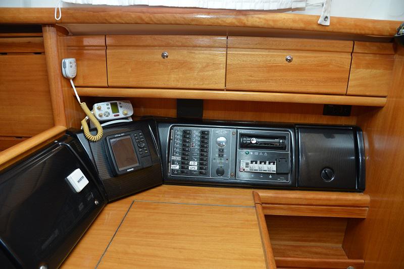 Book yachts online - sailboat - Bavaria 37 Cruiser - Bella - rent