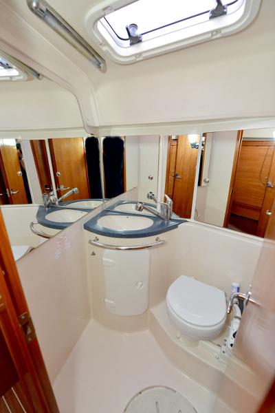 Book yachts online - sailboat - Bavaria 37 Cruiser - Bella - rent