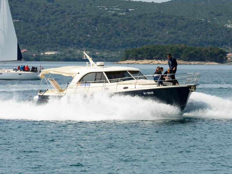 Book yachts online - motorboat - Adriana 44 - Stone Haven - rent