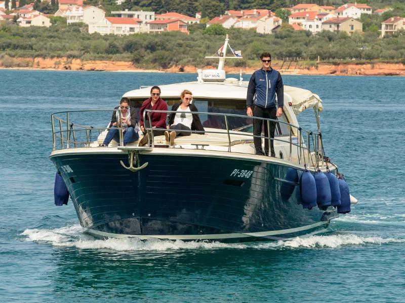 Book yachts online - motorboat - Adriana 44 - Stone Haven - rent