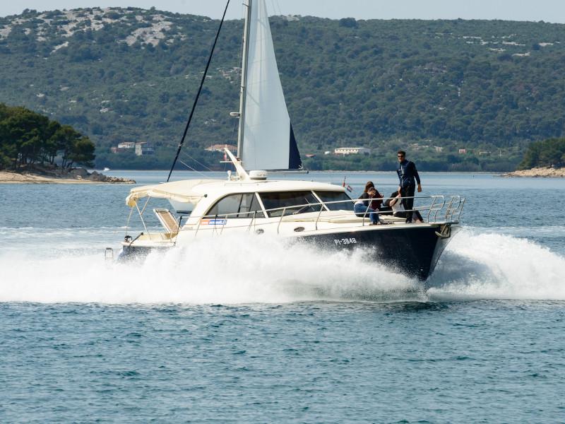 Book yachts online - motorboat - Adriana 44 - Stone Haven - rent