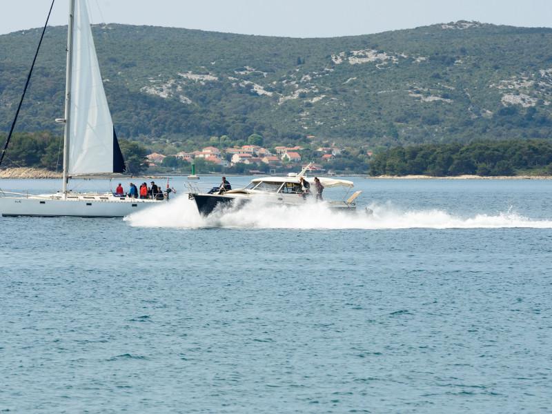 Book yachts online - motorboat - Adriana 44 - Stone Haven - rent