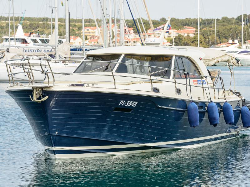 Book yachts online - motorboat - Adriana 44 - Stone Haven - rent