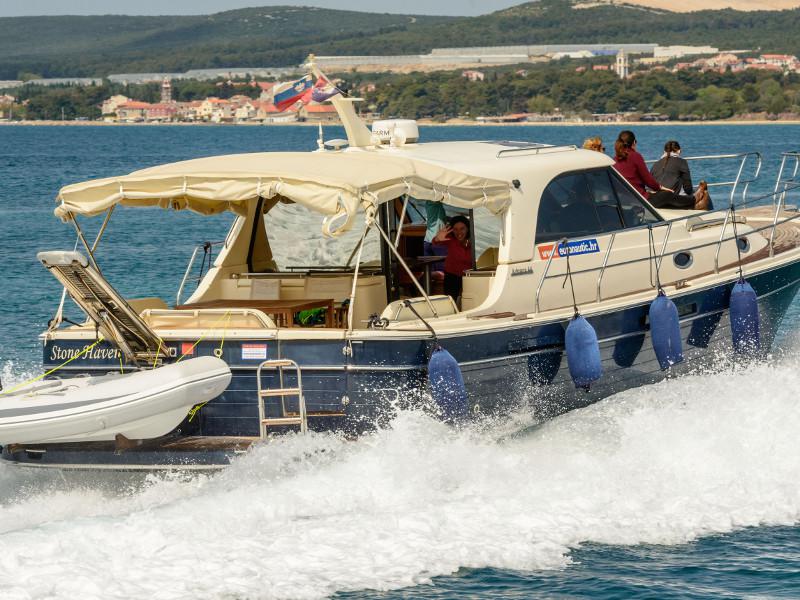 Book yachts online - motorboat - Adriana 44 - Stone Haven - rent