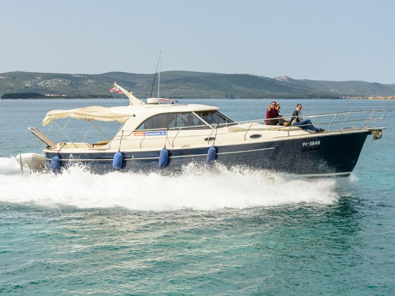 Book yachts online - motorboat - Adriana 44 - Stone Haven - rent