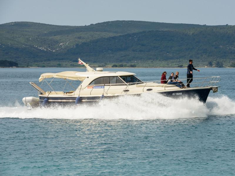 Book yachts online - motorboat - Adriana 44 - Stone Haven - rent