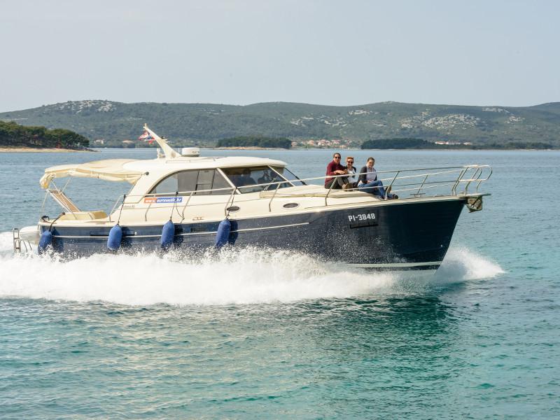 Book yachts online - motorboat - Adriana 44 - Stone Haven - rent