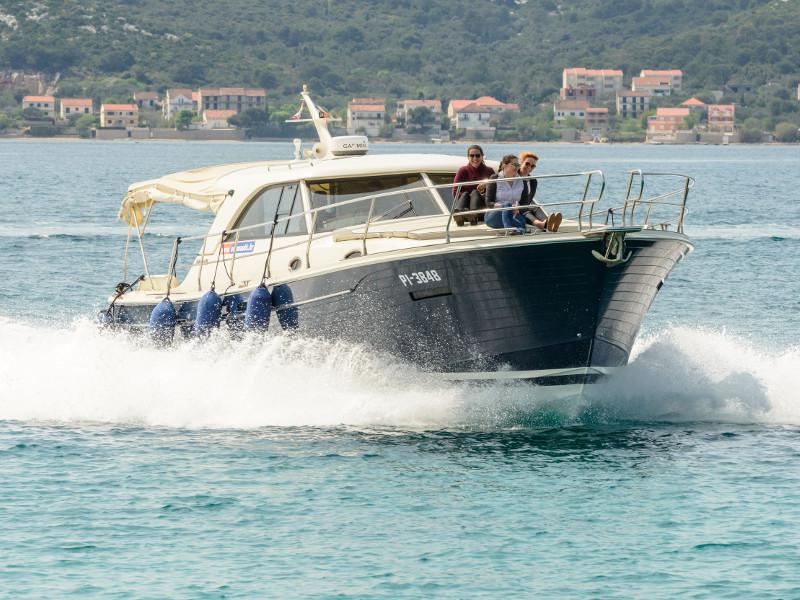 Book yachts online - motorboat - Adriana 44 - Stone Haven - rent