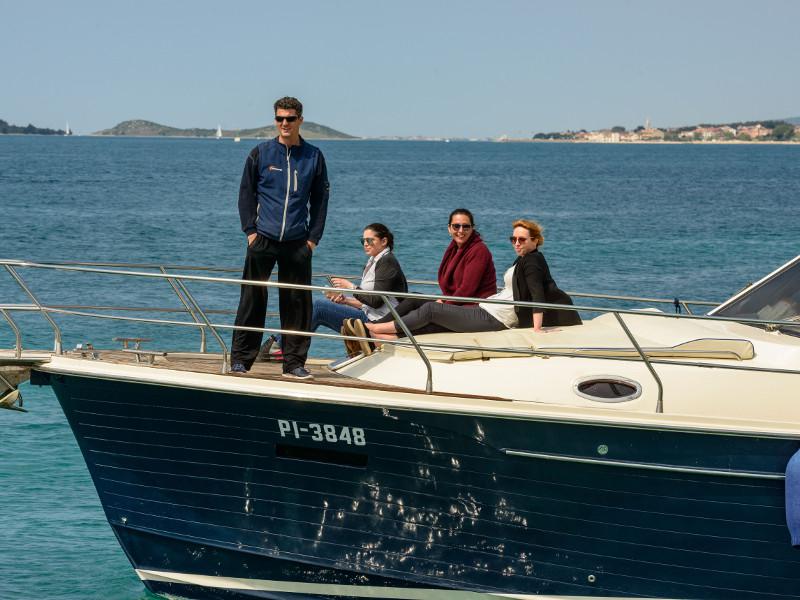 Book yachts online - motorboat - Adriana 44 - Stone Haven - rent