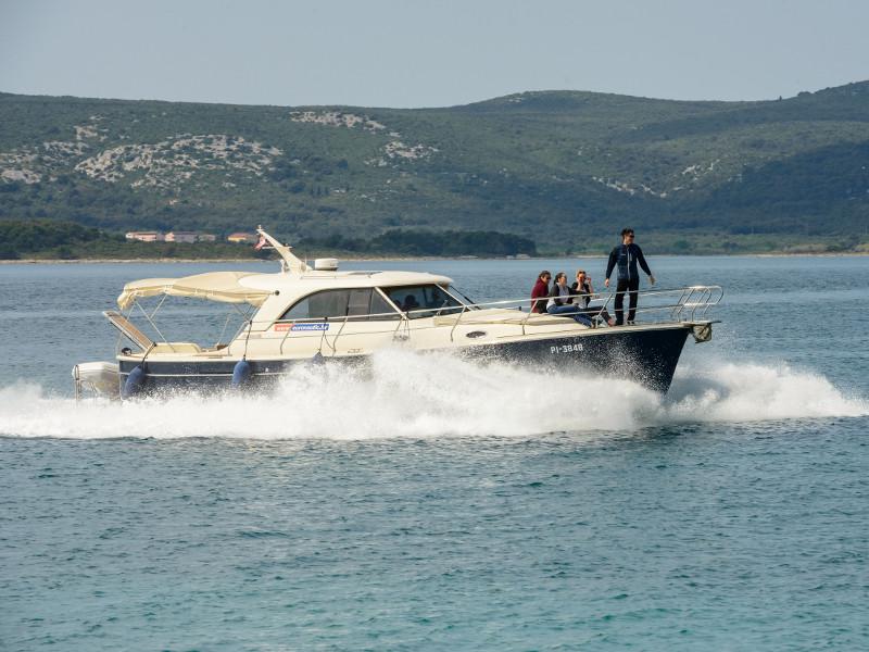 Book yachts online - motorboat - Adriana 44 - Stone Haven - rent