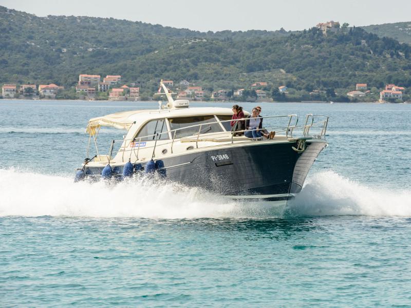 Book yachts online - motorboat - Adriana 44 - Stone Haven - rent
