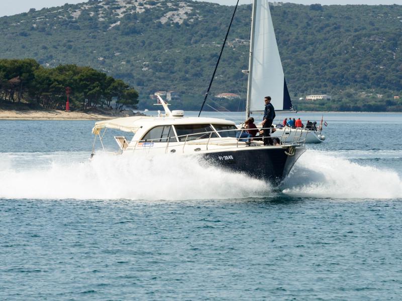 Book yachts online - motorboat - Adriana 44 - Stone Haven - rent