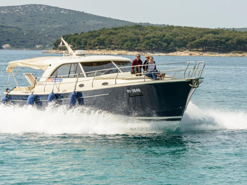 Book yachts online - motorboat - Adriana 44 - Stone Haven - rent