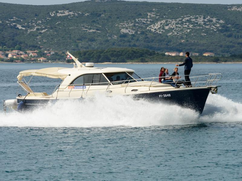 Book yachts online - motorboat - Adriana 44 - Stone Haven - rent