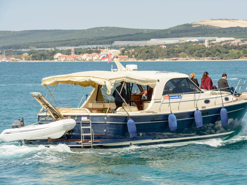 Book yachts online - motorboat - Adriana 44 - Stone Haven - rent