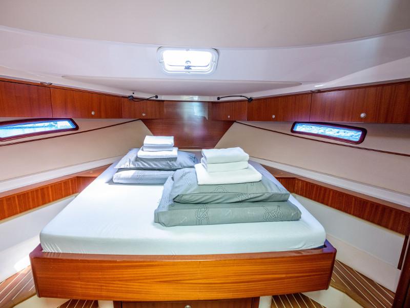 Book yachts online - motorboat - Adriana 44 - Stone Haven - rent