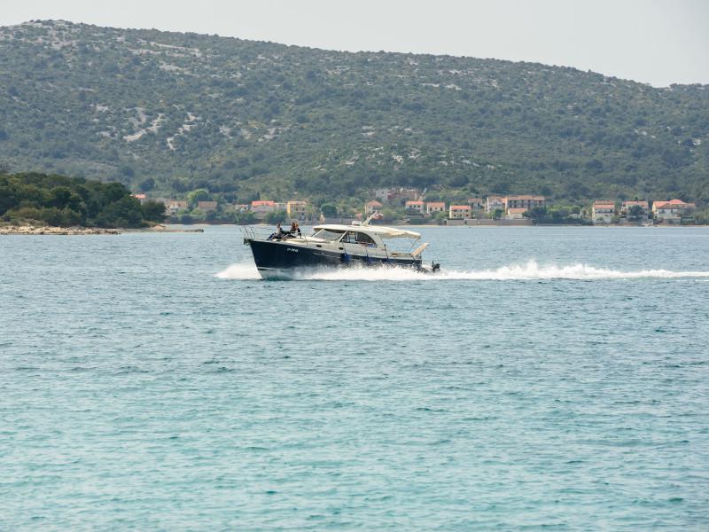 Book yachts online - motorboat - Adriana 44 - Stone Haven - rent
