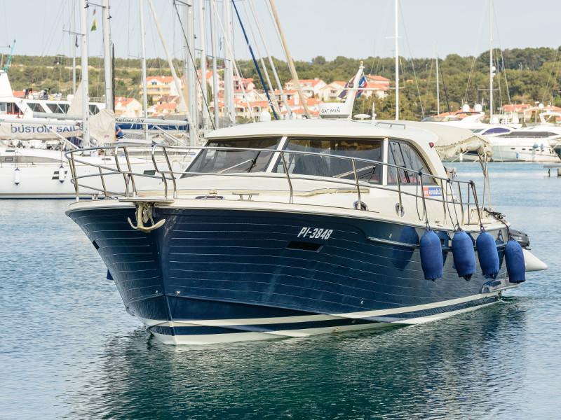 Book yachts online - motorboat - Adriana 44 - Stone Haven - rent