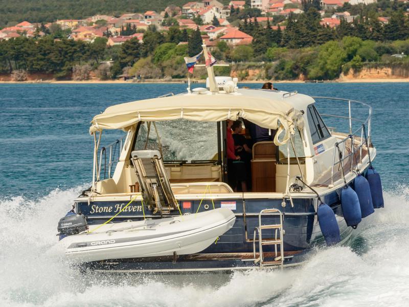 Book yachts online - motorboat - Adriana 44 - Stone Haven - rent
